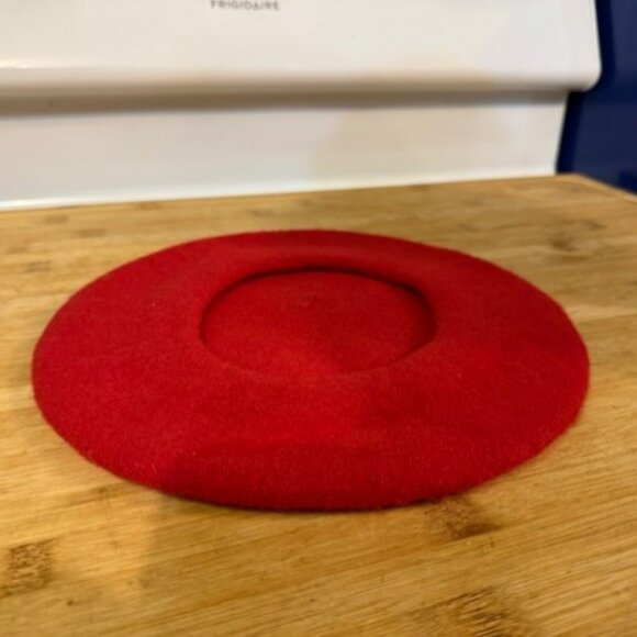 Retro Wool Red Beret - Picture 10 of 16